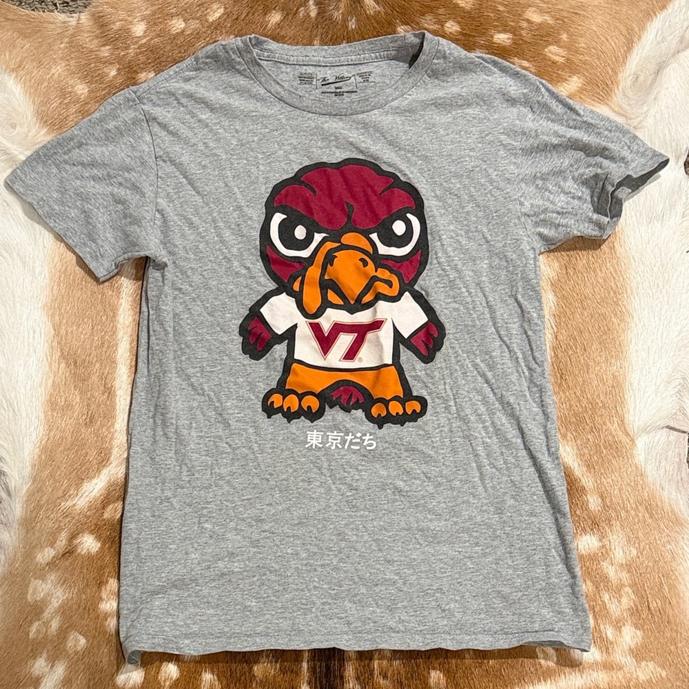 Gray Graphic Tee with Cartoon Virginia Tech Hokies Design